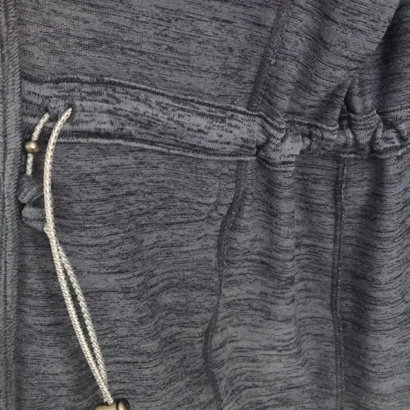 Two sweatshirts - Picture 6 of 6